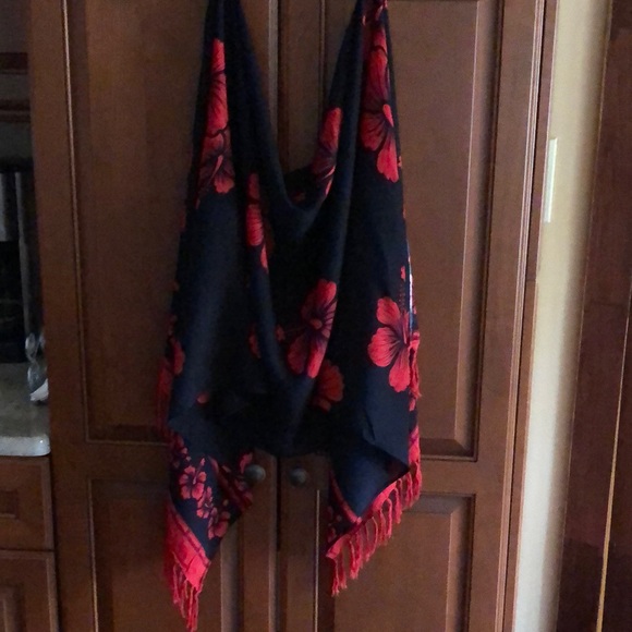 Unity Trading Hawaiian Short Sarong - Picture 2 of 5